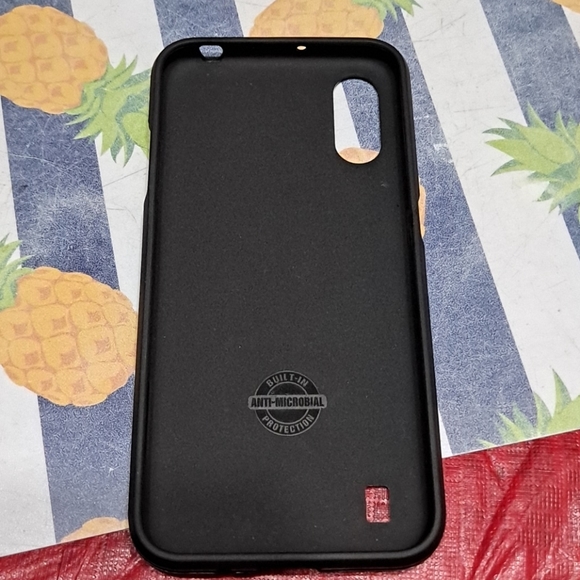 Samsung galaxy A01 16GB W/2 phone cases